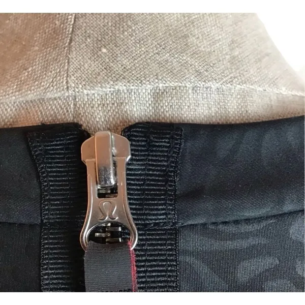 Lululemon Black Embossed Petal Camo Back-Zip Ruffle Pullover Sweatshirt size 8 - Image 10