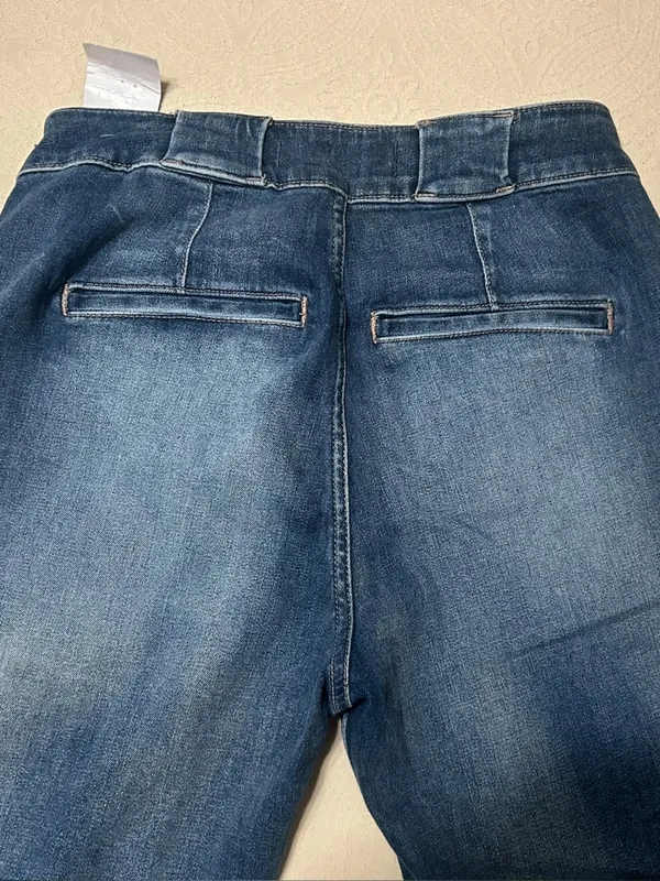 Hollister Straight Jeans in Medium Blue Wash - Image 3