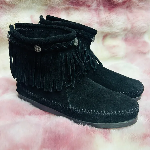 Minnetonka Women Black Suede Fringe‎ Back Zip Moccasin Boots 299 Size 7 - Image 2