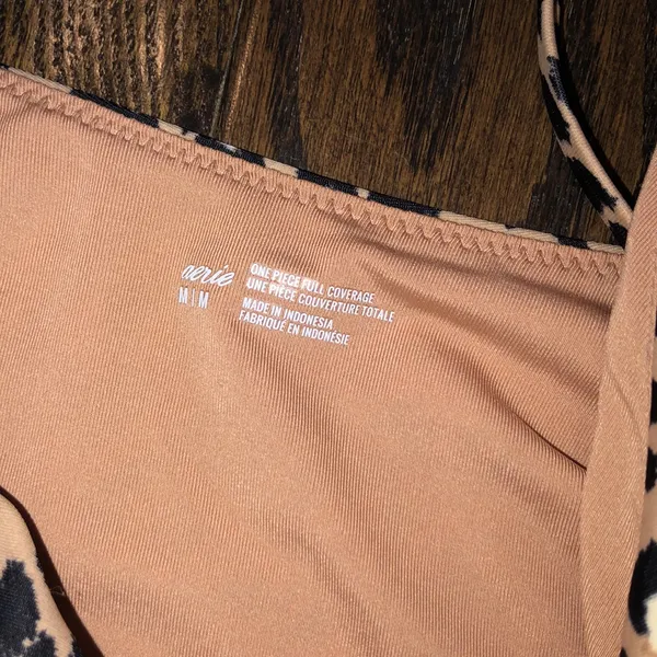 Aerie leopard print one piece swimsuit size medium - Image 6