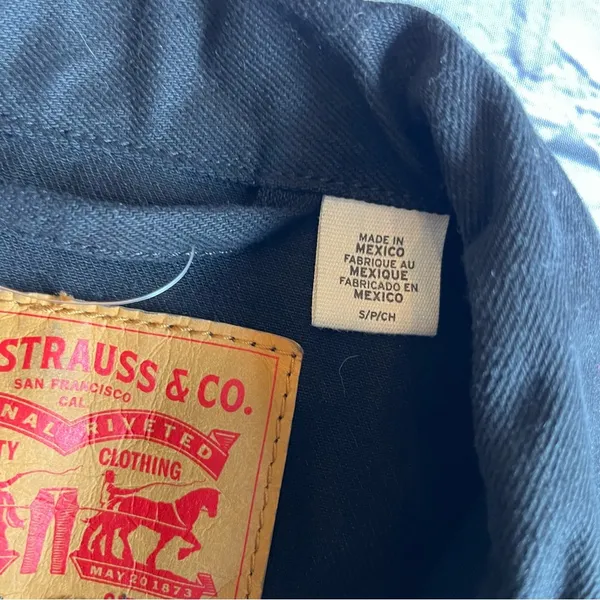 Levi’s Imagine Dragons Black Denim Womens Small Embroidered Jean Jacket . - Image 12