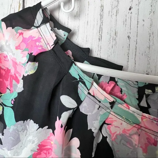 Lauren Conrad Women's Floral Print Tie Back Pleated Neck Blouse Sz M - Image 6