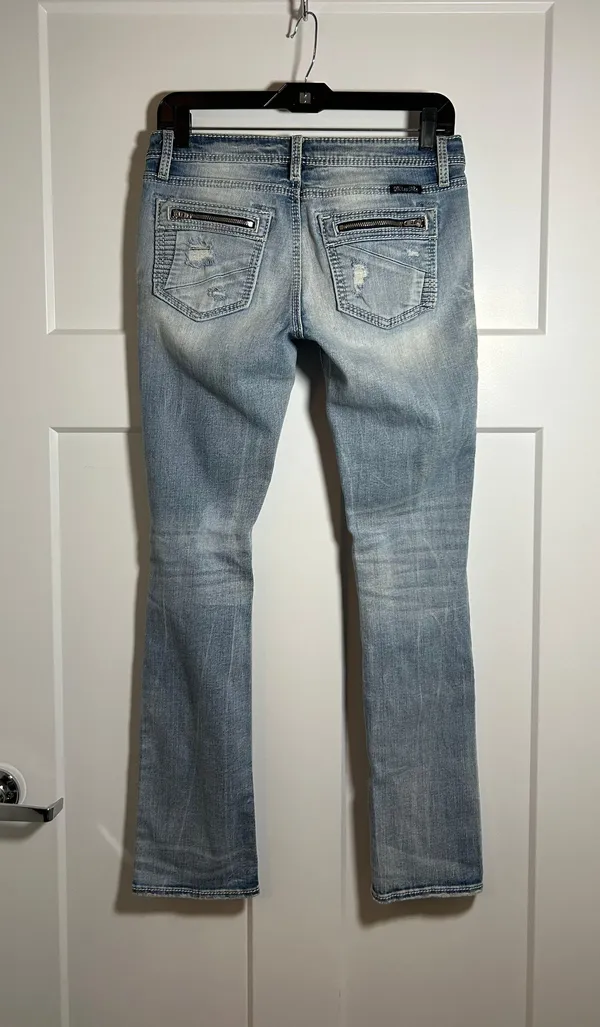 size 27 jeans, size 4 Buckle jeans - Image 4