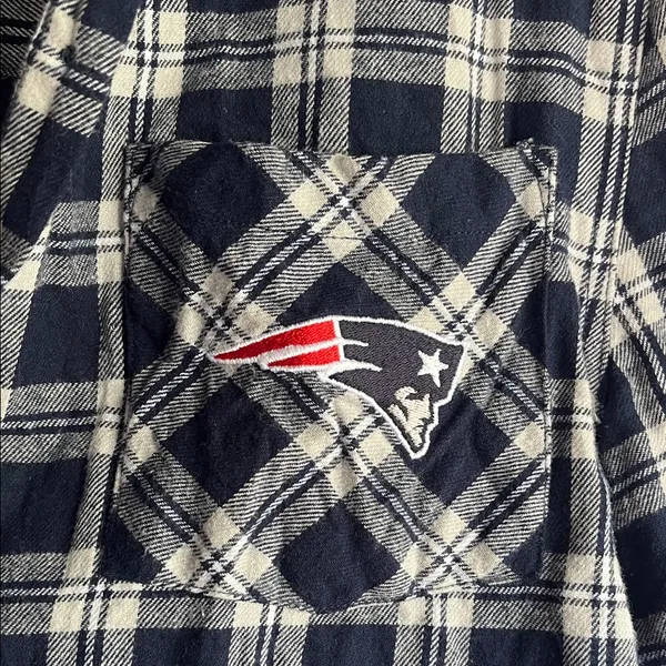 NFL Patriots Blue and White Plaid Button Down Shirt Juniors Woman’s size‎ Medium - Image 4