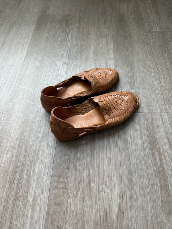 Authentic Mexican Leather Huaraches, Size 5 Tan - Image 4