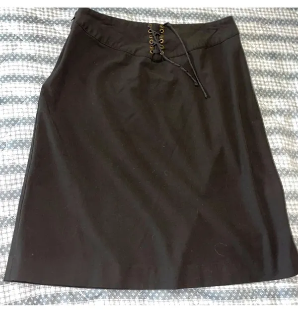 Women’s Old Navy size 6 pencil/a line skirt - Image 3