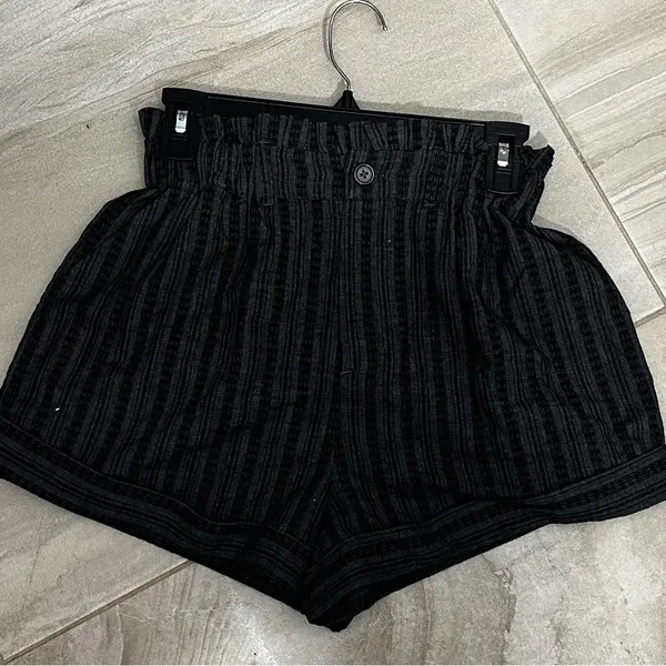 101. Majorelle by revolve sz xs paperbag high waisted womens shorts - Image 3