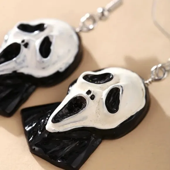 NWOT Scream Halloween Ghostface Scary Gothic Iconic Horror Hook Dangle Earrings Black - Image 6