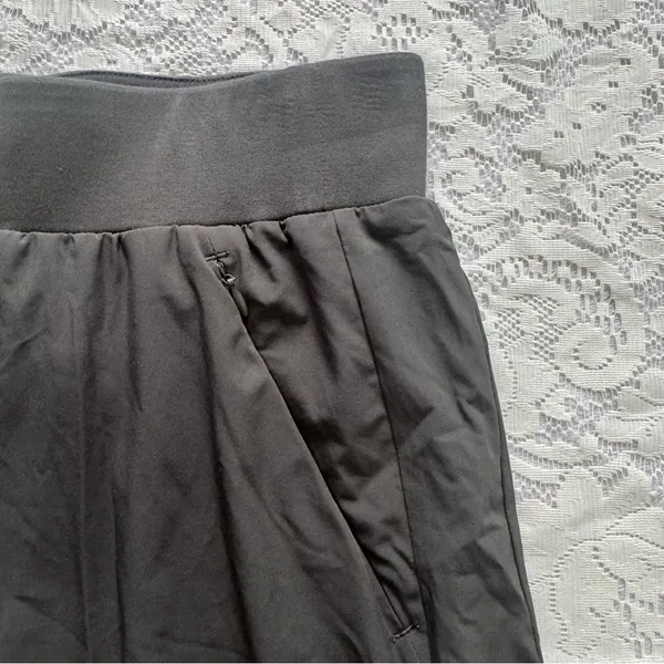 Quince Athleisure Womens Skort Size M Gray Performance Tech Athletic Zip Pockets - Image 2