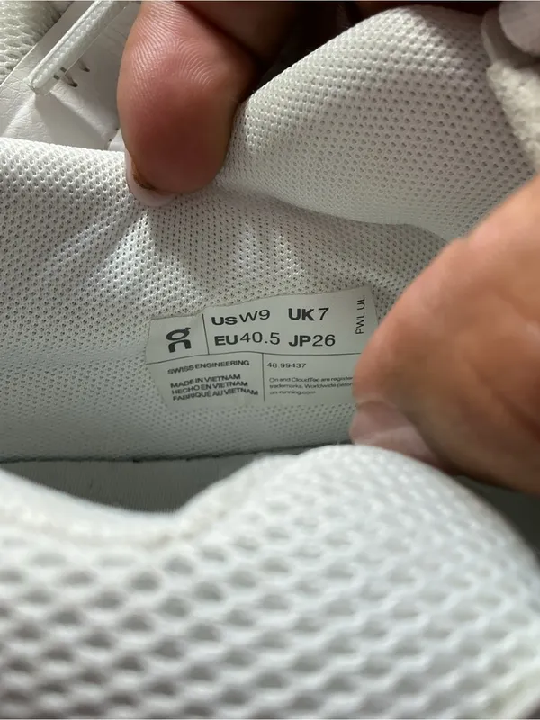 On Running woman’s White Low-Top Leather Sneakers with Gold Logo 163 - Image 3