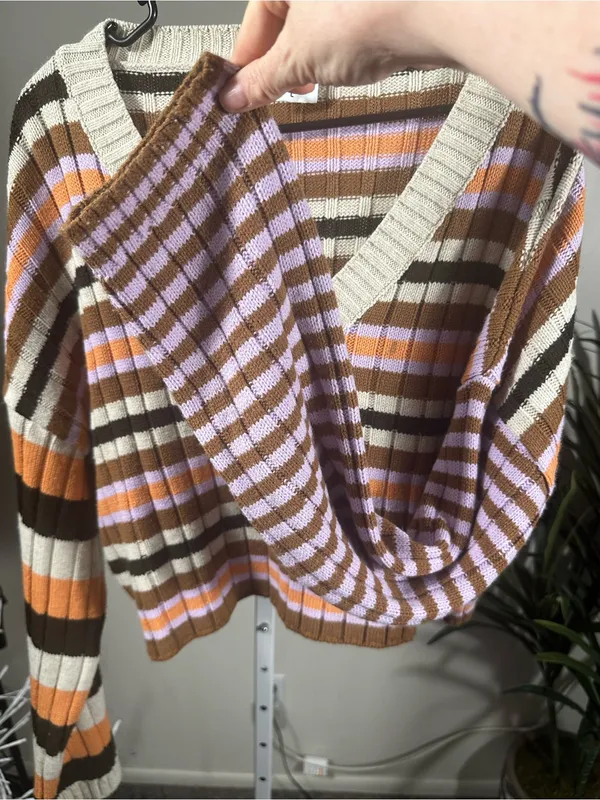 P193. BDG Striped V-Neck Cropped Sweater in Cream, Brown & Orange - Image 4