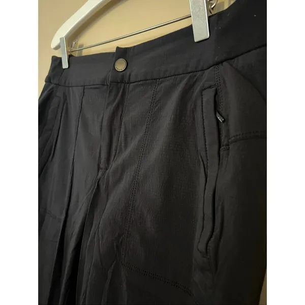Athleta Black Womans Pants Size 8 - Image 4