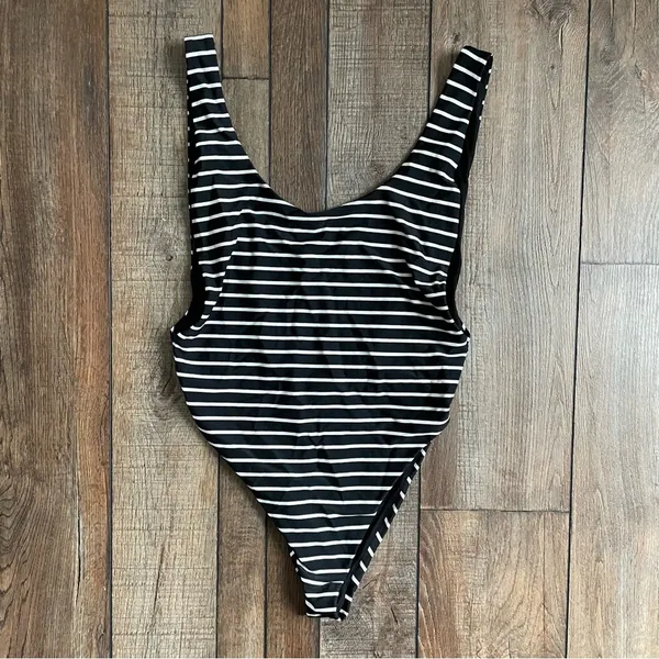 Aerie Womens Swim One Piece Black White Stripe Low Back Side Boob Size Large - Image 3