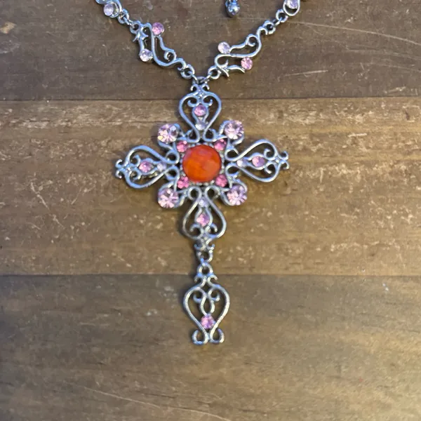 Silver tone Victorian gemstone cross necklace - Image 4