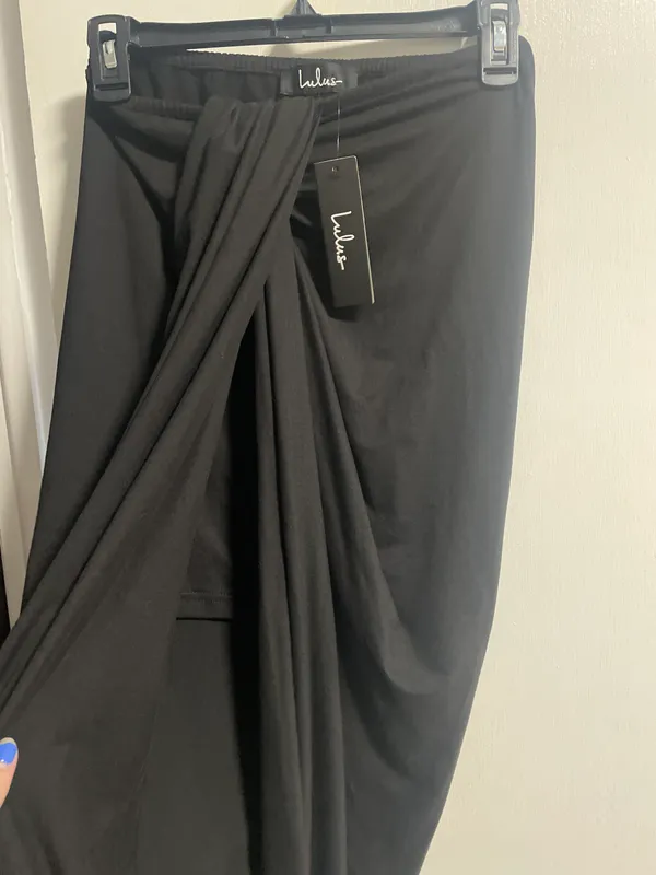 Lulus Long Skirt With Open In The Front NWT - Image 3