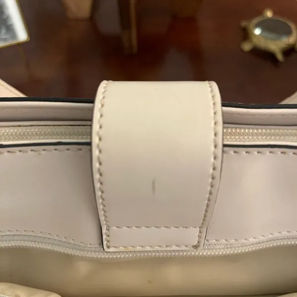 Vintage Y2K Guess White Shoulder Bag with Silver Details Satchel PU - Image 8