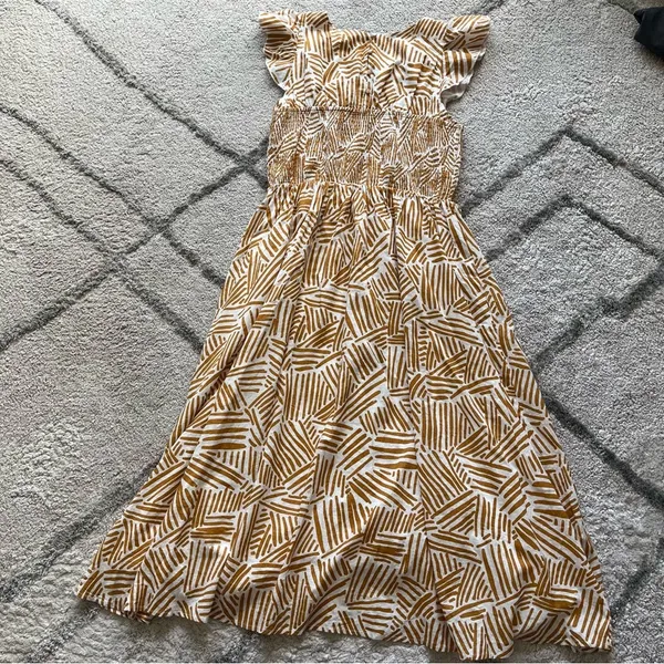THML midi dress brown white line print ruffle sleeve smocked medium - Image 10