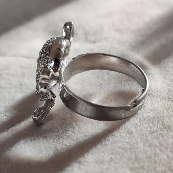 New Vintage silver Skull crossbones with Rhinestones ring 💍 Halloween 👻 Fits 5-7 - Image 2