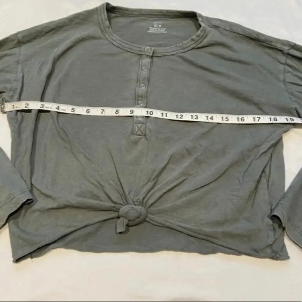 Aerie Green Vintage Wash‎ Snap Henley Cropped Knot Tie Front Longsleeve Size xs - Image 4