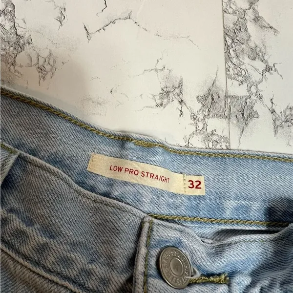 Levi’s low pro straight jeans light wash distressed Sz 32‎ - Image 7