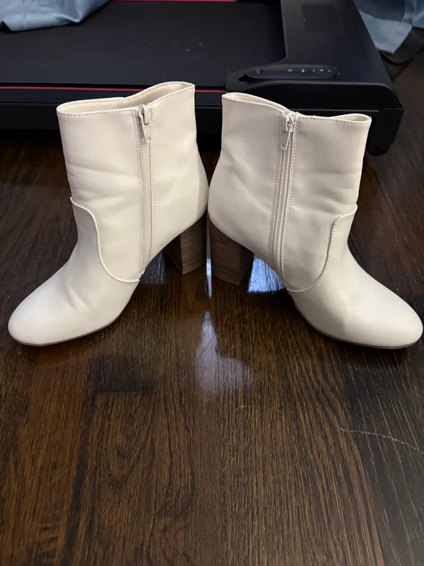 White Ankle Boots Old Navy - Image 3