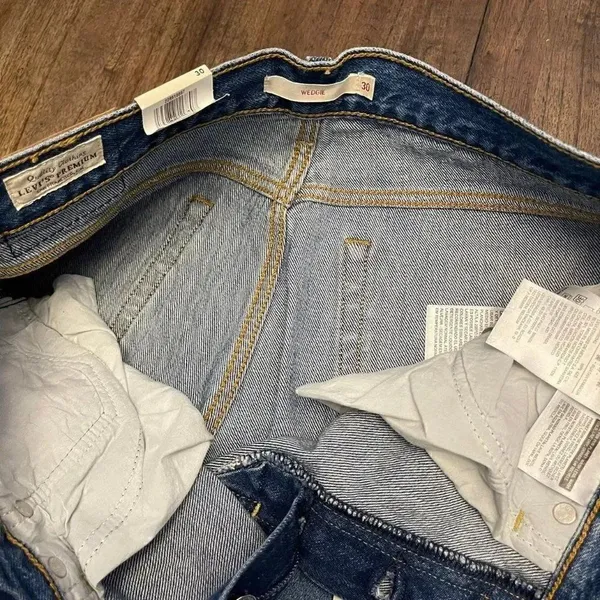 Levi's NEW Wedgie Jeans  - Image 8
