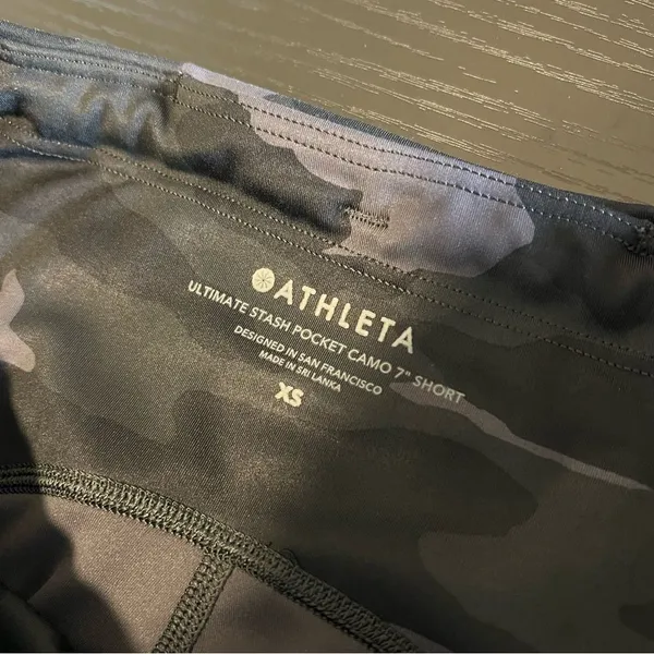 Athleta Ultimate Stash Pocket‎ Camo 7” Shorts Biker XS - Image 8