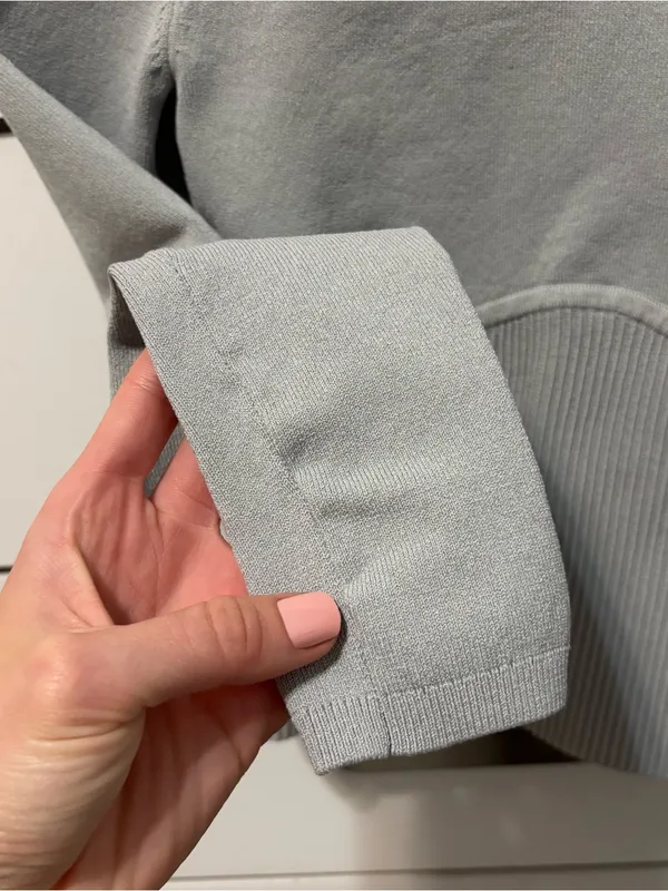 Aritzia Babaton Sculpt Empire Long Sleeve Grey - Image 7