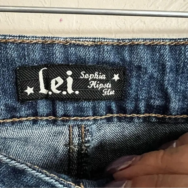 LEI Sophia Hipster Flare Vintage Denim‎ Jeans - Image 6