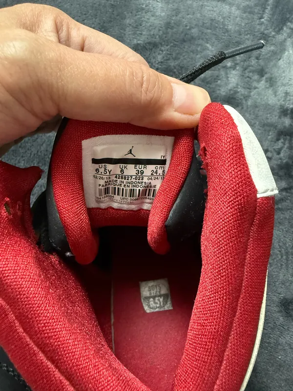 QJordan 1 Mid black red trainers. Size US 8.5 #sneakers #jordan - Image 5