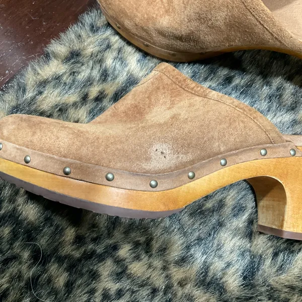 UGG ABBIE CHESTNUT SUEDE‎ CLOGS - Image 10