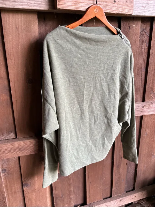 Free People We the Free Olive Green Shoulder Zip dolman top - Image 2