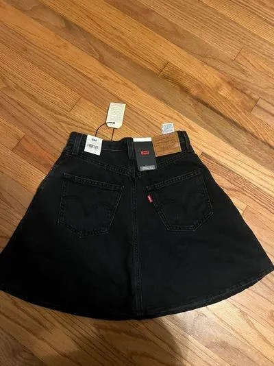 Levi’s Black Denim Mini Skirt - Image 3