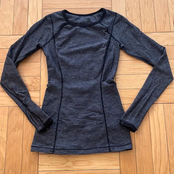 lululemon Reversible Rulu Long Sleeve Tee Top | Size 4 | EUC - Image 3