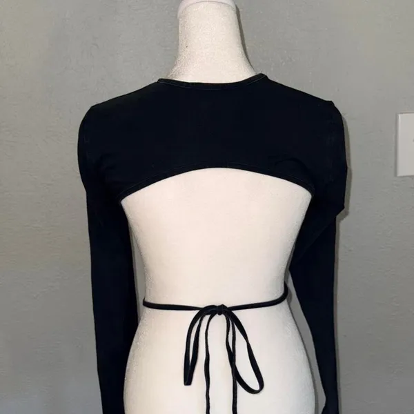 White Fox On My Way Long Sleeve Crop Women's Size‎ Small Black Open Tie Back - Image 2