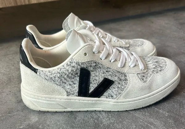 Veja V-10 Flannel Sneakers Snow/Black Size EU 37 US 6 - Image 3