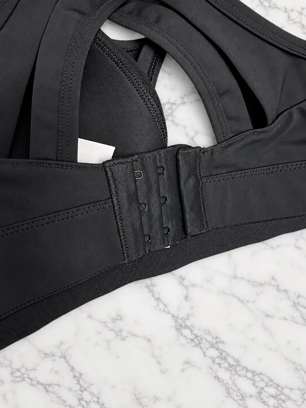 Black Criss-cross sports bra - Image 3