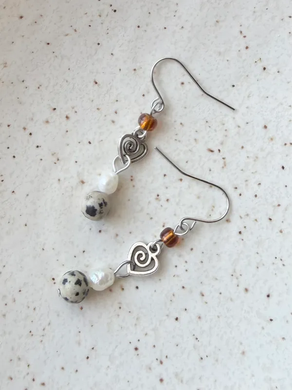 Handmade boho vintage aesthetic fairy style freshwater pearl & Dalmatian jasper stone unique dangle earrings🍃🌀 - Image 7