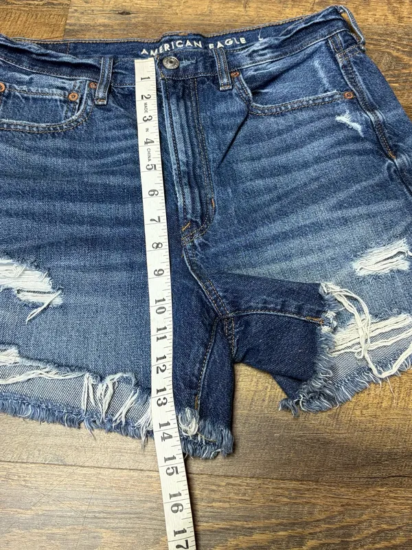 American Eagle 90s Boyfriend Denim Jean Short Womens 6 Distressed Ripped Jorts - Image 3