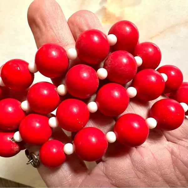 Vintage red beaded necklace - Image 3