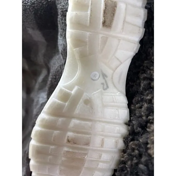 Qupid sneakers size 8 - Image 8