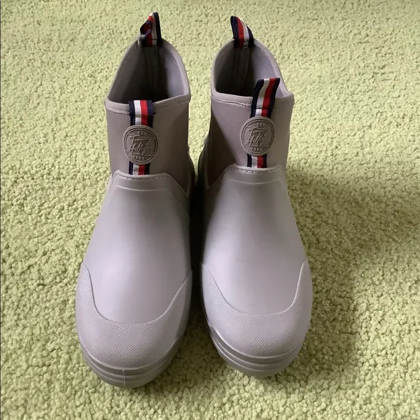 Tommy Hilfiger rain booties- easy to pull on / off - NEW condition ☔️☔️ - Image 7