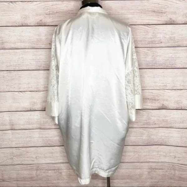 Victoria's Secret Robe‎ - Image 4