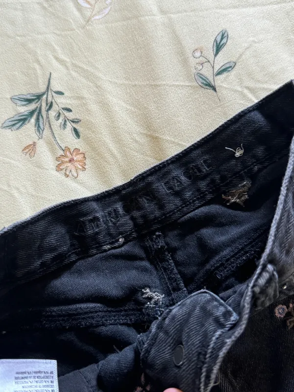 American Eagle Dark Wash Grey Jean Short with Embroidered Flowers - Image 4