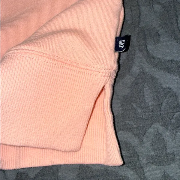 Gap women's henley pullover sweatshirt peachy pink Melba size medium preloved - Image 7