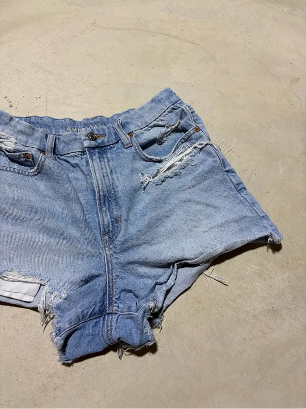 American Eagle Outfitters curvy 90s boyfriend light blue jean shorts 6 - Image 3