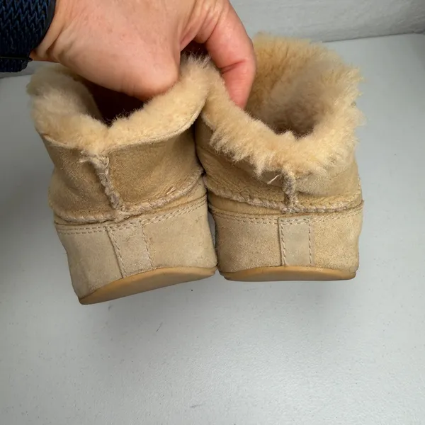 FitFlop Size 9 Mukluk Short Boots Tan Suede Shearling Lined 027-040 Ankle Boot - Image 5