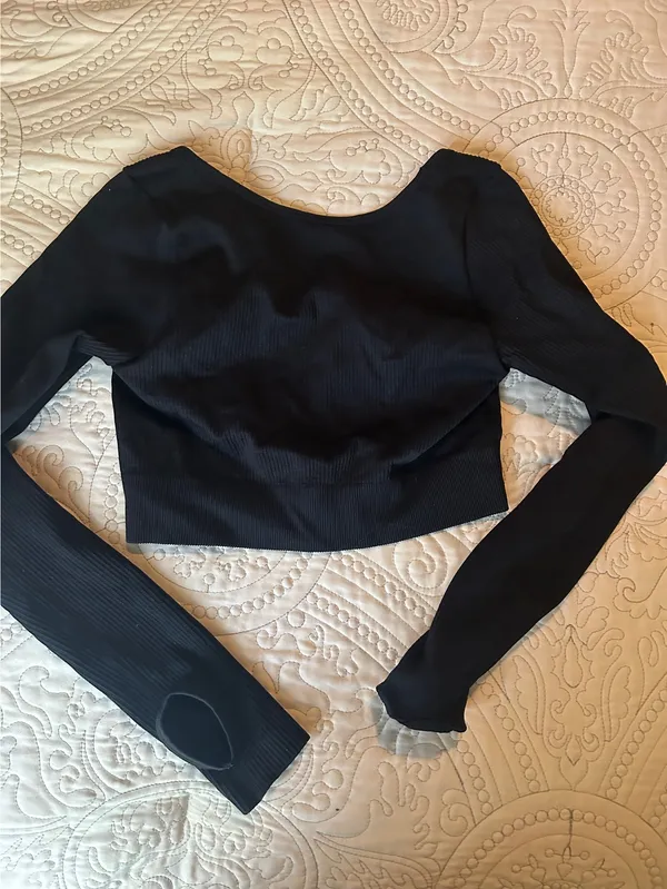 Amazon Black workout long sleeve top - Image 2