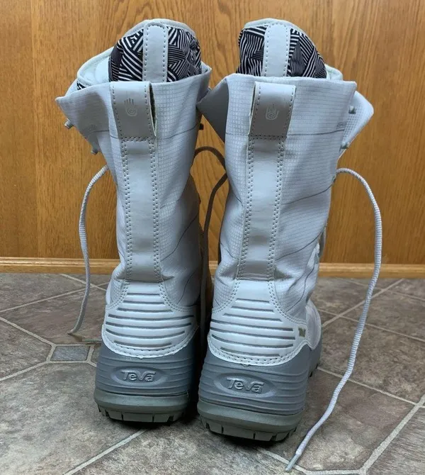 Teva Winter/Snow Boots 3M Thinsulate White/Gray Size 8.5 - Image 10