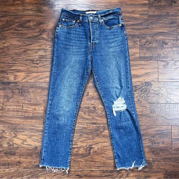 Levi’s • Wedgie Straight jeans distressed medium wash frayed hem ripped knee - Image 3